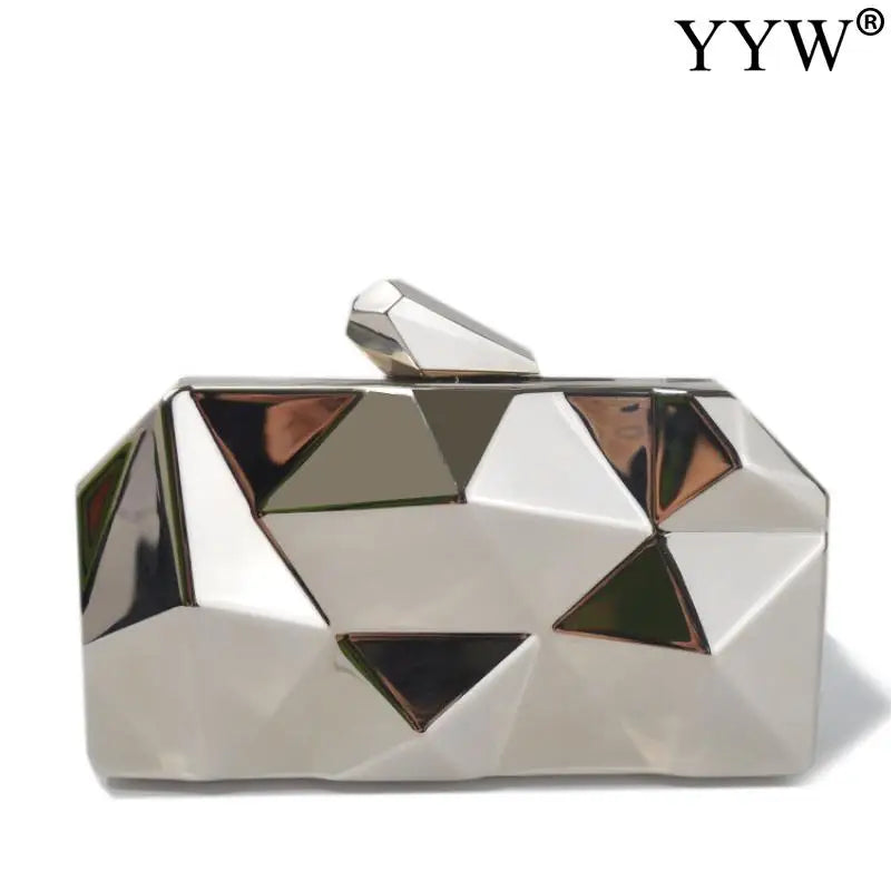 Bolsa de couro feminina prata com design geométrico moderno e fecho sofisticado