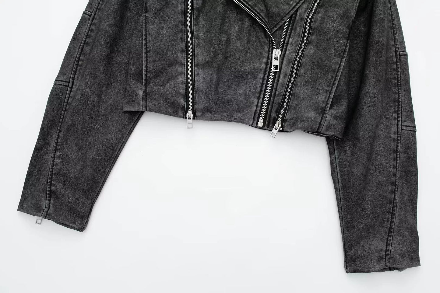 Jaqueta francesa angustiada feminina em cinza escuro com zíper e design cropped