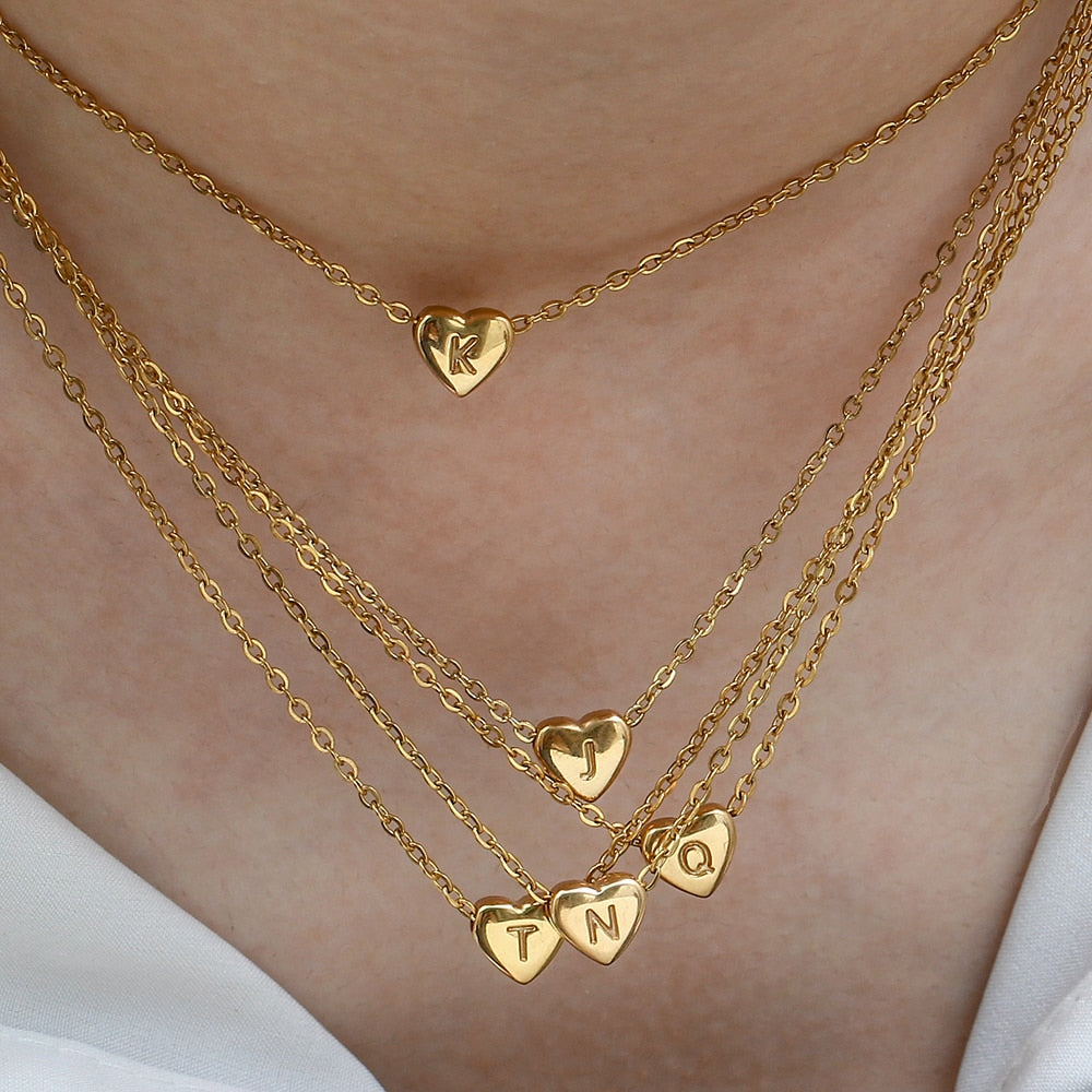 Colar Minimalista Feminino Pequeno Com Inicial Amor Jóias Aço Inoxidável Banhado a Ouro 18k Mini Colar com Pingente de Carta em Forma de Coração E.B.belle