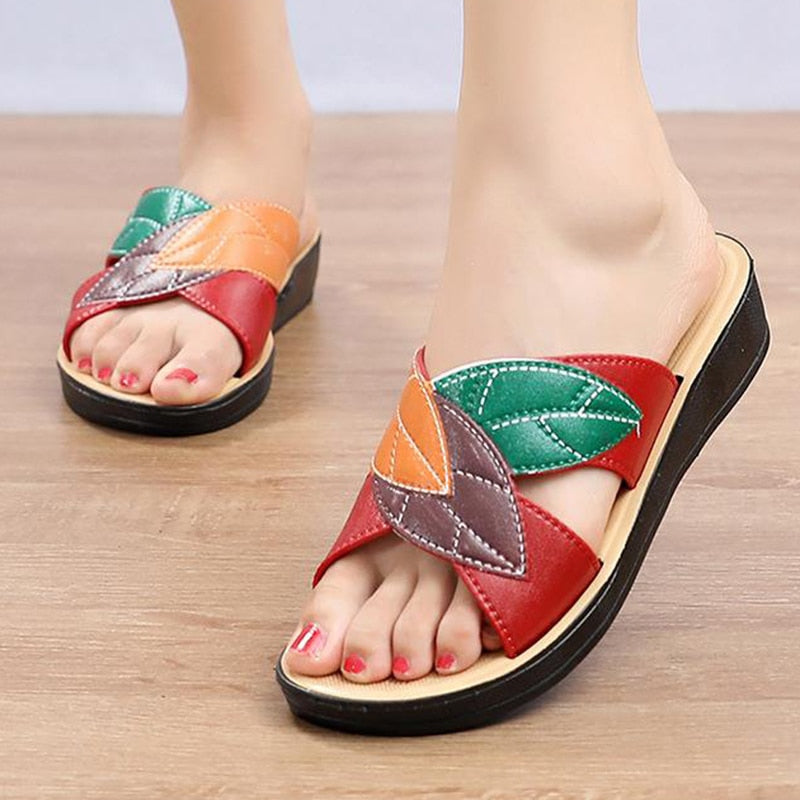 Sandálias femininas coloridas da KUIDFAR, confortáveis e elegantes como chinelos para meia-idade e idosos
