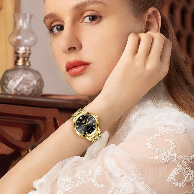 Feminino elegante com relógio de ouro em aço inoxidável, fundo sofisticado, ideal para ocasiões especiais