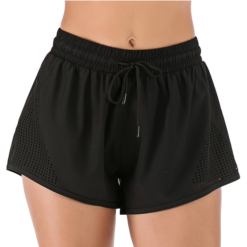 Short fitness feminino preto da SS COLOR FISH com detalhes em malha para maior ventilação