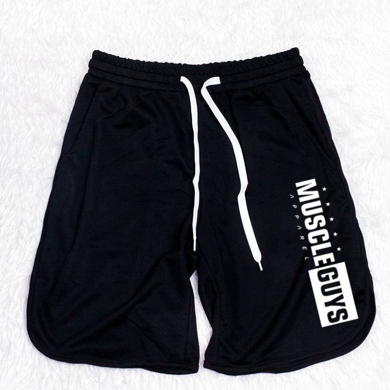 Shorts masculinos fitness da MUSCLE GUYS em preto com logo em destaque e cordão ajustável