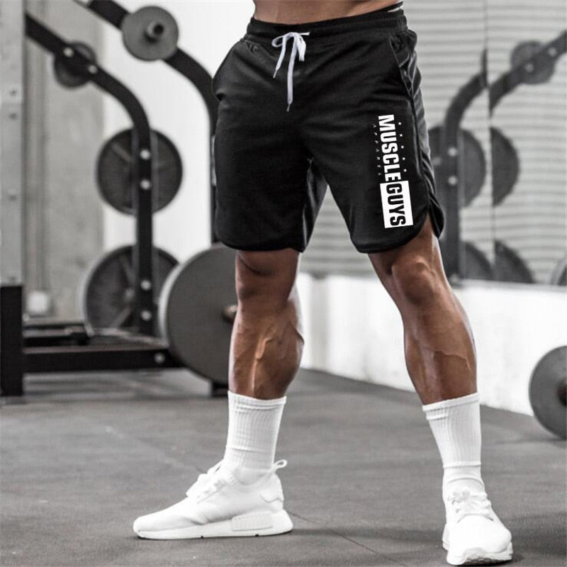 Bermuda fitness masculina MUSCLE GUYS preta com logotipo, ideal para treinos na academia