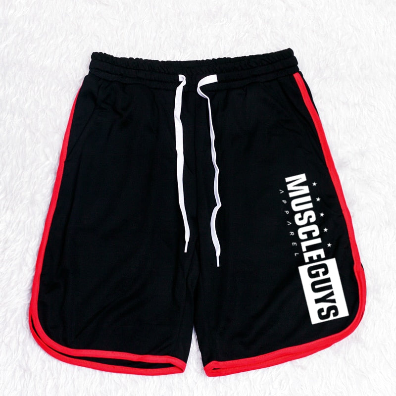 Bermuda masculina fitness da MUSCLE GUYS em preto com detalhes em vermelho e cordão de ajuste