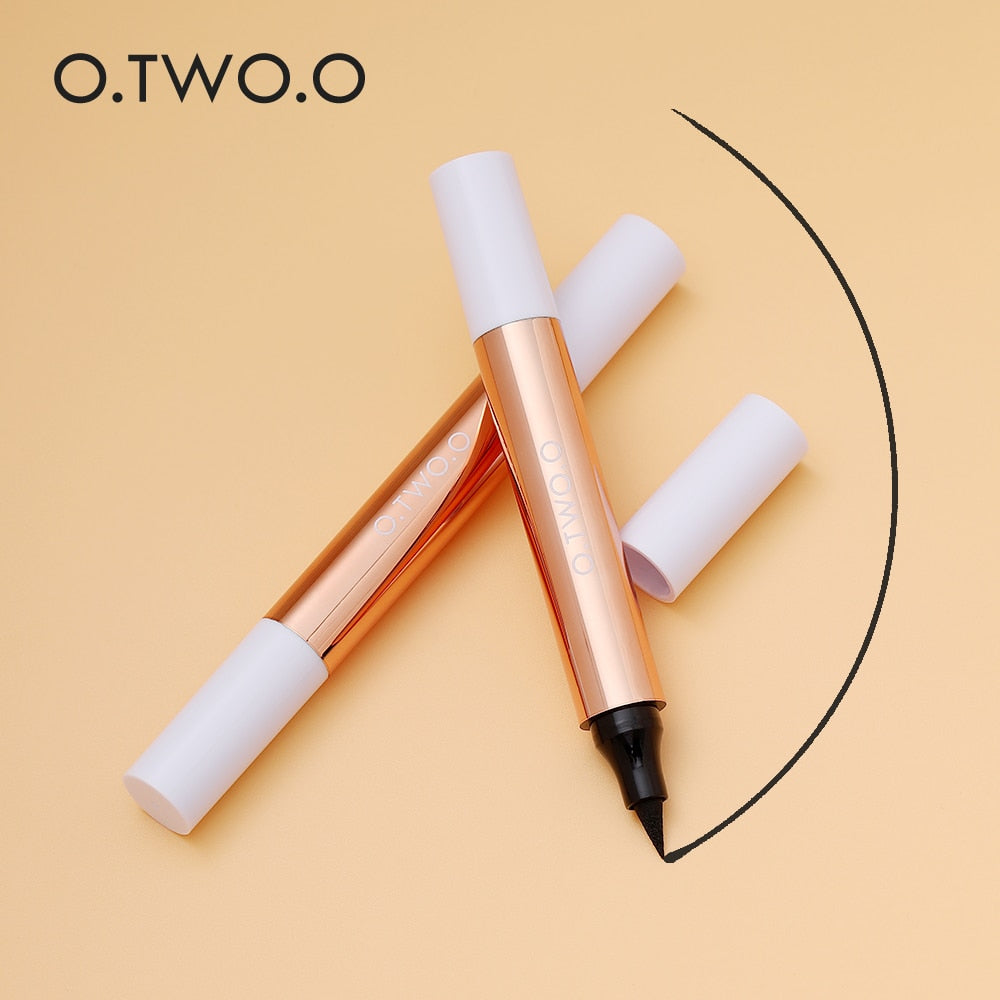 Delineador para olhos O.TWO.O em caneta, ideal para criar looks de maquiagem para olhos perfeitos