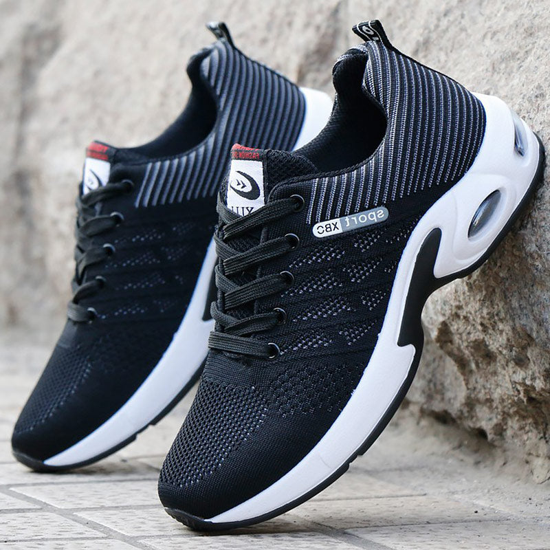Sapato esportivo masculino leve KAMUC na cor preta com design moderno e solado confortável