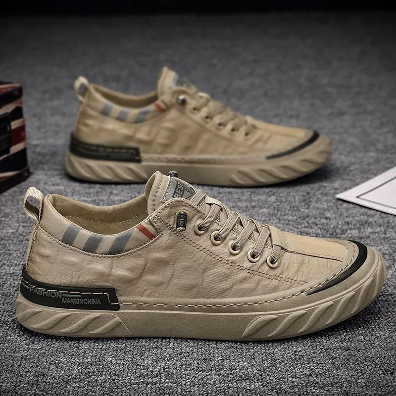 Sapatos antigos de Pequim em tom beje com detalhes em texturas únicas e solado moderno