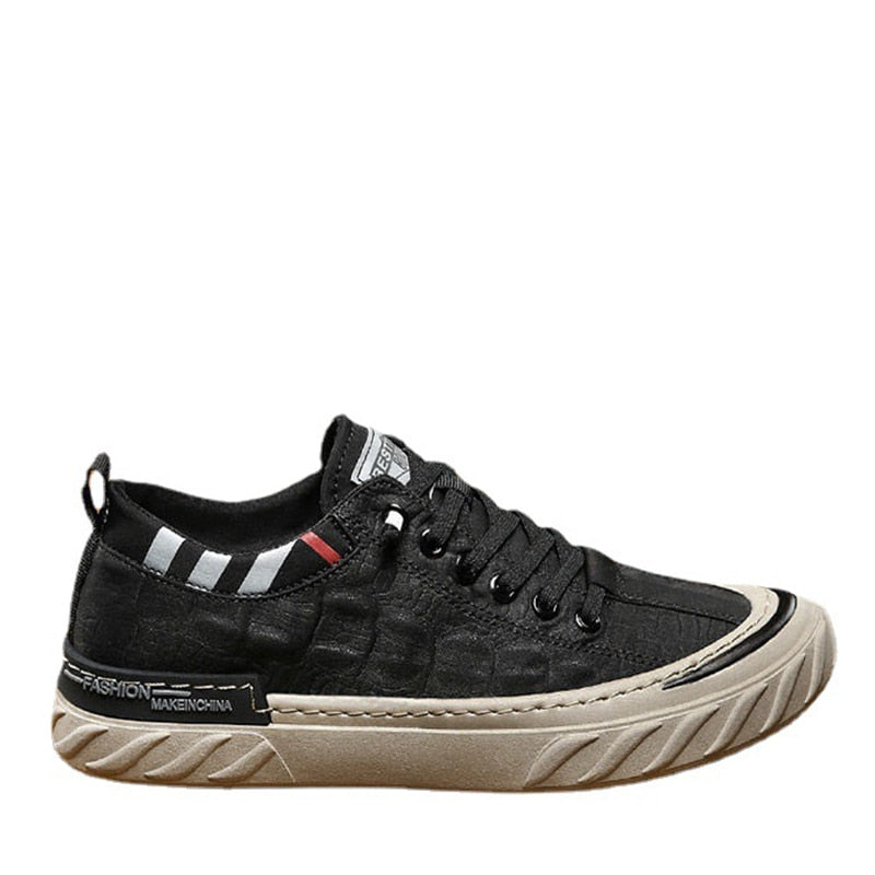 Sapatos antigos de Pequim em preto com detalhes em relevo e solado robusto para estilo casual