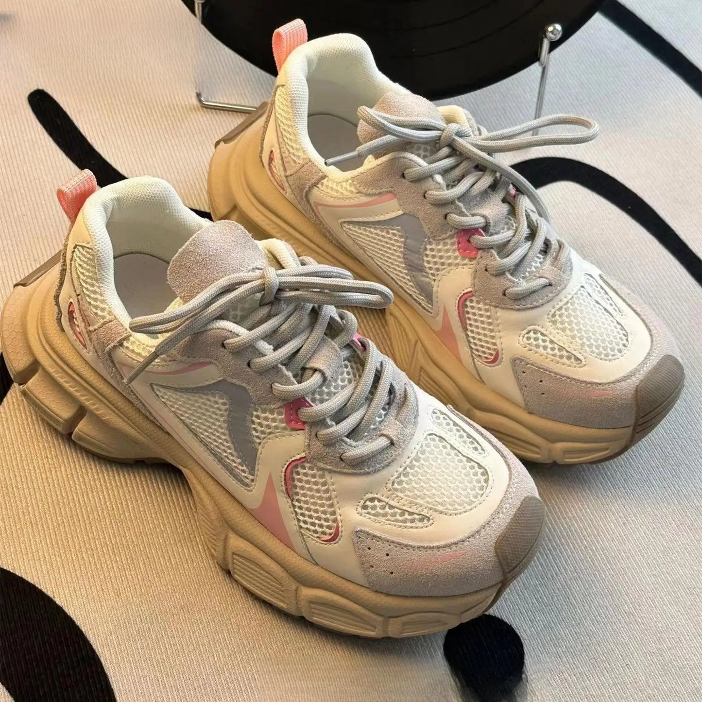 Tênis Casual Feminino, Leves e Multifuncionais, Estilo Caminhada, Respirável, com Sola Grossa em Mesh, Ideal para o Outono