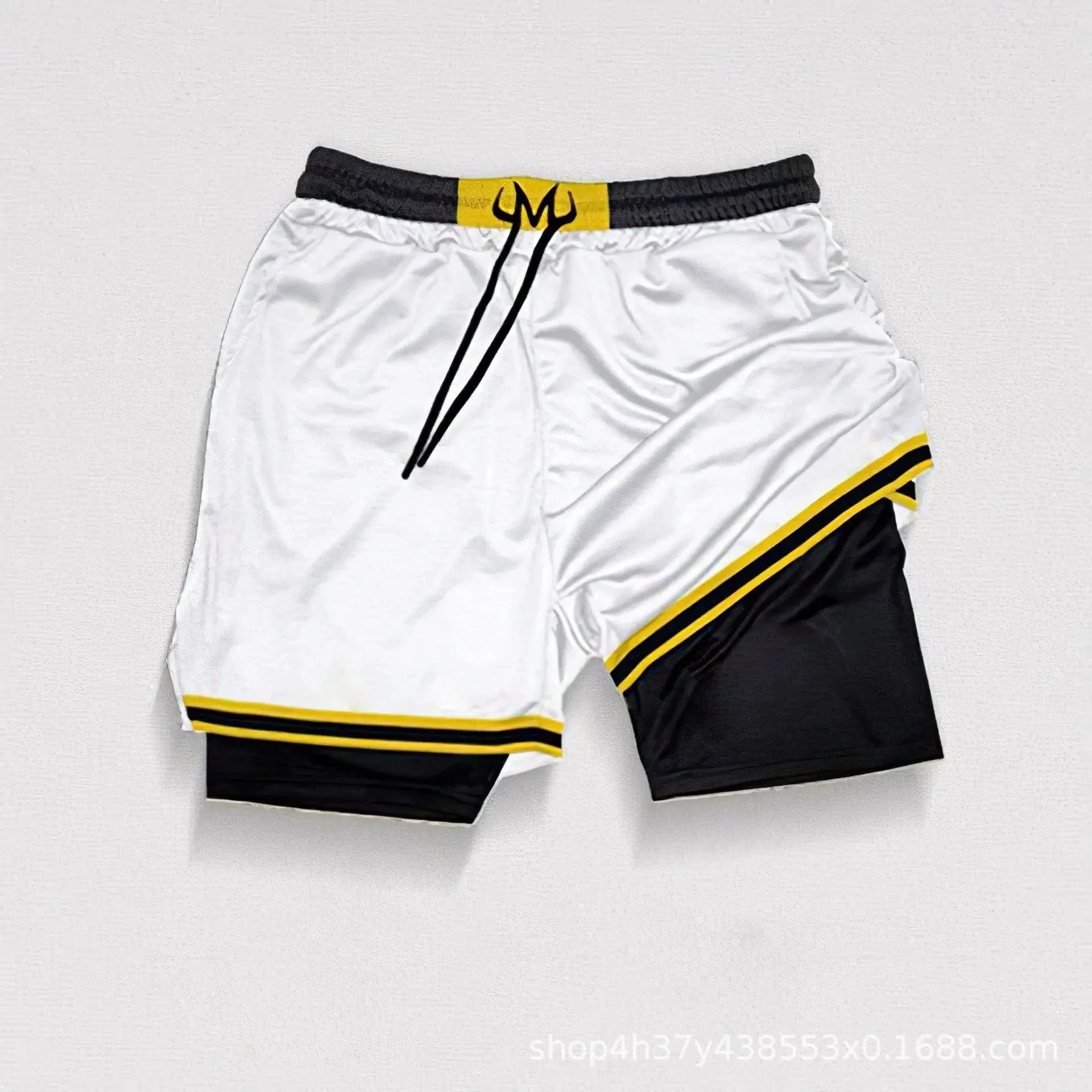 Shorts masculino anime com design moderno em preto e branco, ideal para atividades físicas