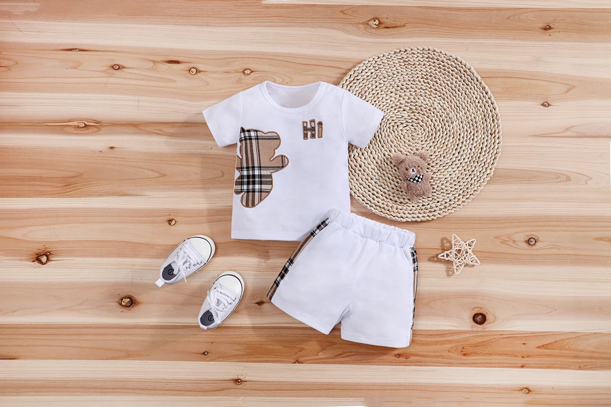 Conjunto IURNXB roupa infantil menino estampa divertida em branco com aplique xadrez shorts e tênis