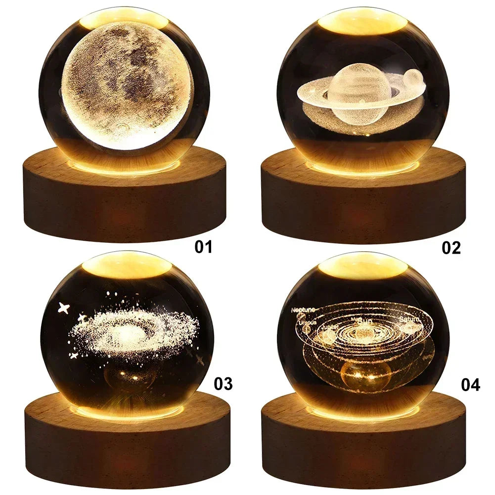 Bola de plasma projetor 3D iluminada com planetas e galáxias em uma base de madeira decorativa