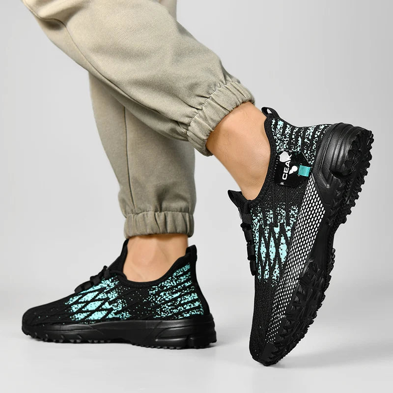 Tênis casual esportivo masculino moderno HKFI com detalhes em preto e azul para uso diário e conforto.