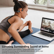 Fone com microfone para corrida da STARSKY em uso durante yoga com laptop ao fundo