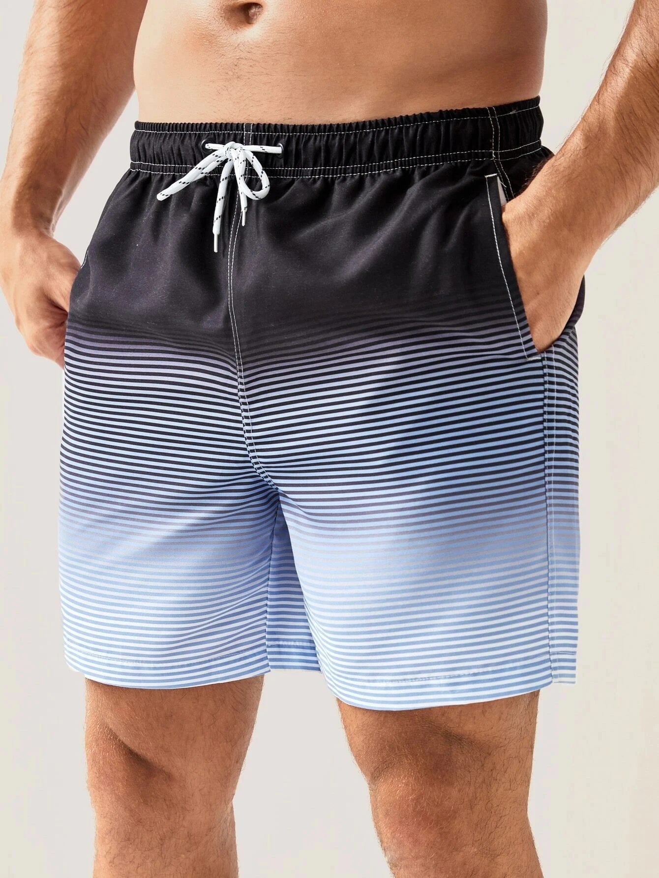 Bermudas de praia havaianas masculinas com estampa em degradê azul e detalhes em preto