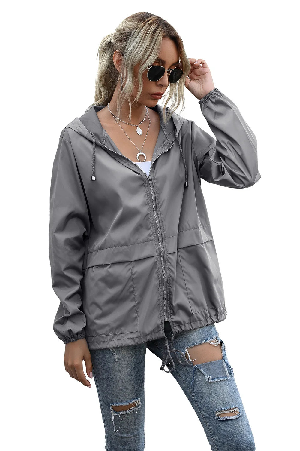 Jaqueta feminina com capuz MSCHUCH em cinza, ideal para dias frescos e estilo casual