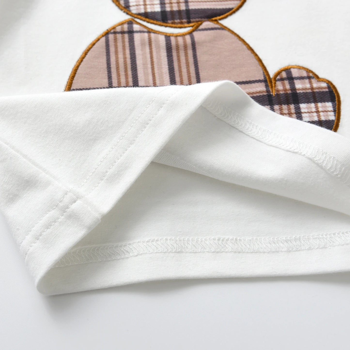 KUKITTY conjunto camiseta manga curta e bermuda menino branco com aplique xadrez e costura reforcada
