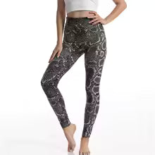 Calça feminina legging workout estampa cobra com design moderno e ajustado para performance em treinos
