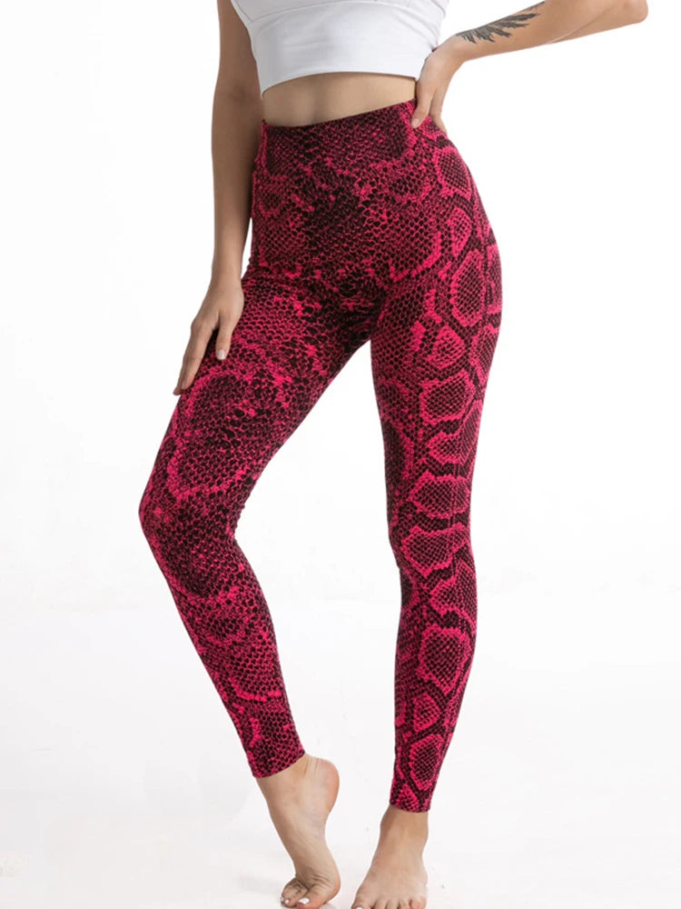 Calça feminina legging workout estampa cobra em rosa com alta cintura para treinos confortáveis
