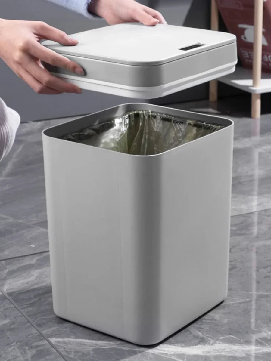 Lixeira sensor automático em cinza com tampa removível para uso prático e higiênico em casa