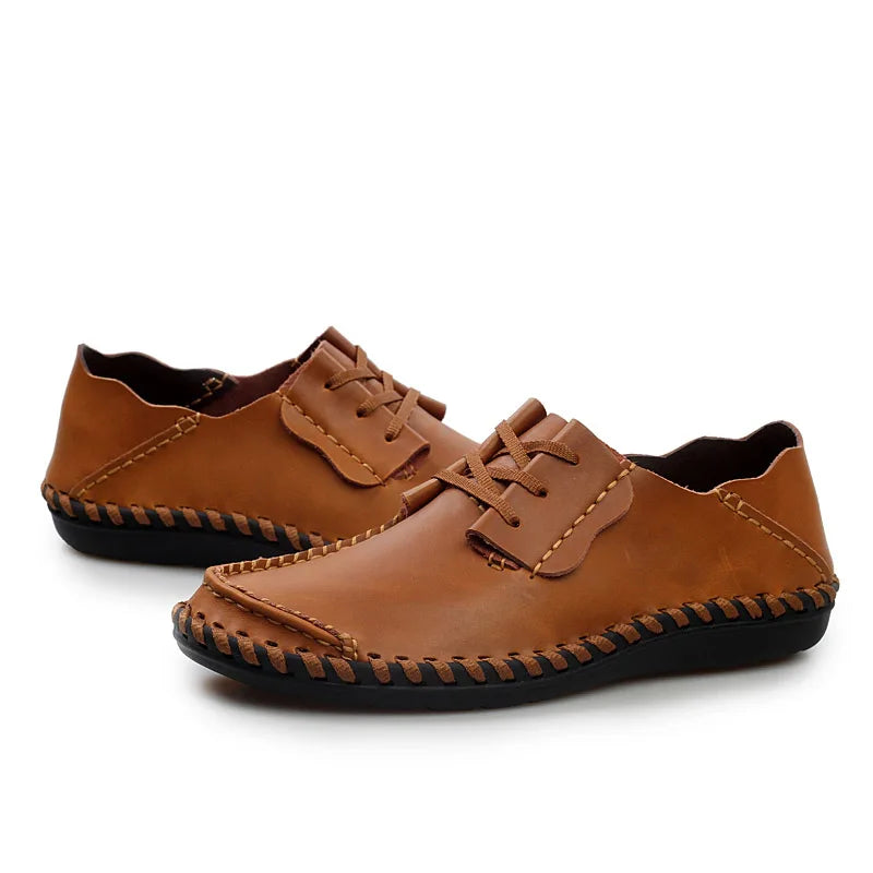 Sapatos casuais masculinos da L LOUBIT em couro marrom, confortáveis e estilizados para uso diário.