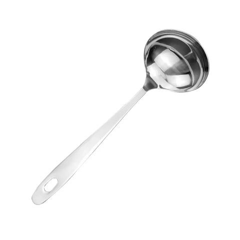 Colher concha escumadeira de inox com cabo longo ideal para servir sopas e caldos.