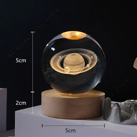 Lâmpada de led decorativa O Badalo do sino com bola de cristal decorativa brilhante 5cm e base de madeira iluminada.