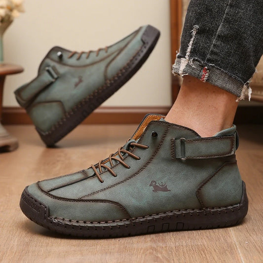 Botas masculinas DQTBE em couro antiderrapante, estilo mocassim masculino antiderrapante couro, conforto e durabilidade.
