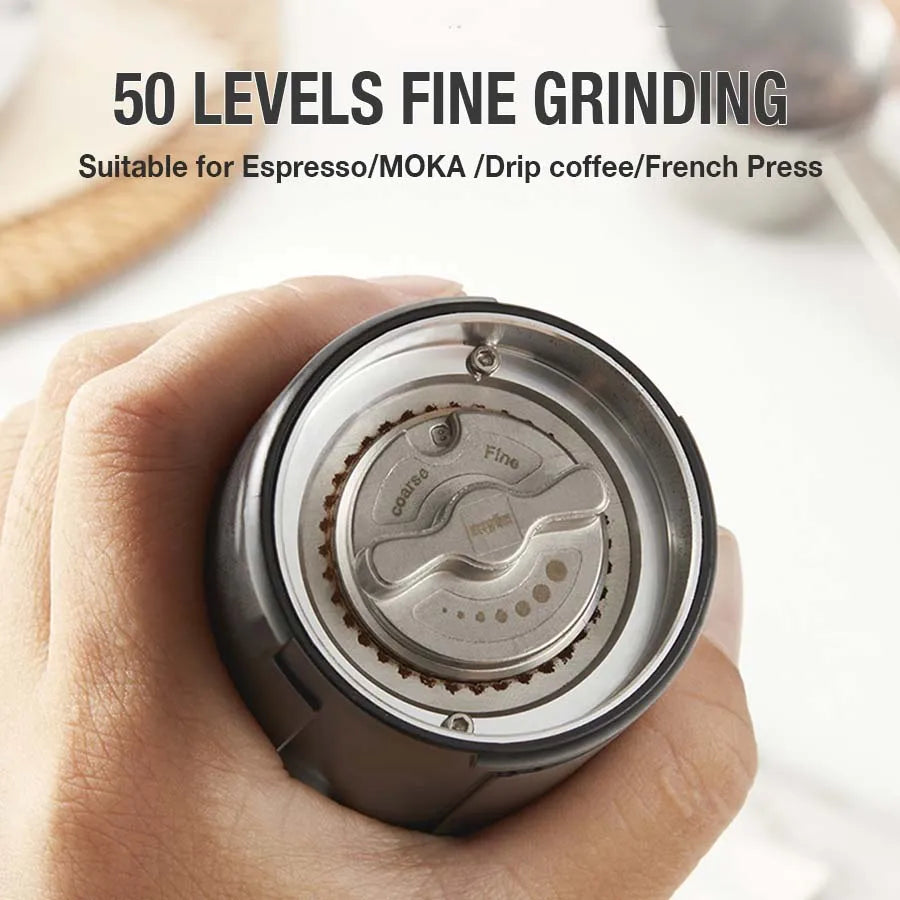 Moedor de café elétrico portátil com 50 níveis de moagem ideal para diferentes métodos de preparo.