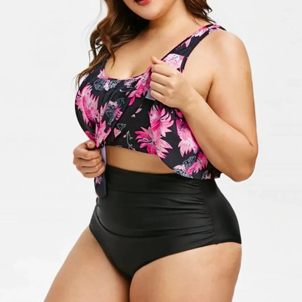 Maiô feminino plus size com estampa de flores e parte inferior preta, ideal como roupa de banho feminina plus size