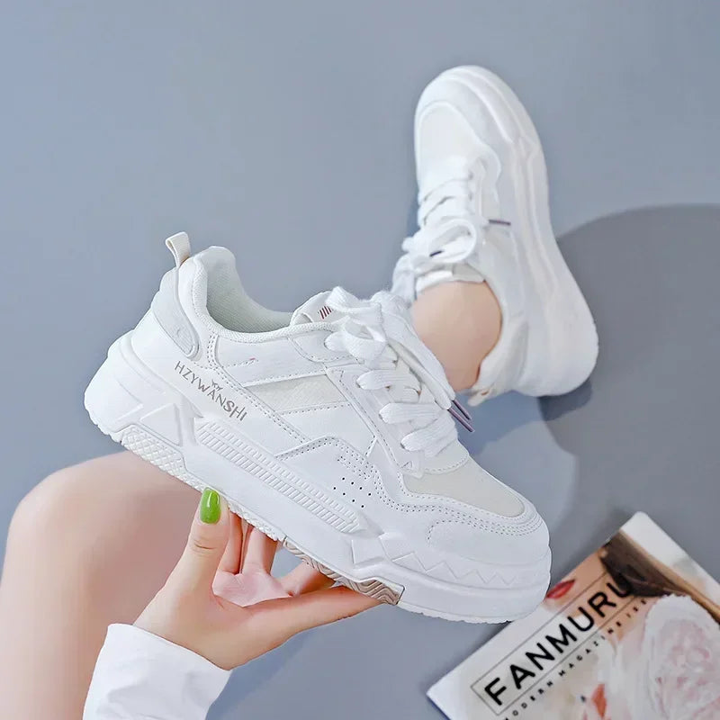 Tênis feminino YBQJOO branco com design moderno e sola chunky, perfeitos para looks casuais com sapatos plataforma chunky