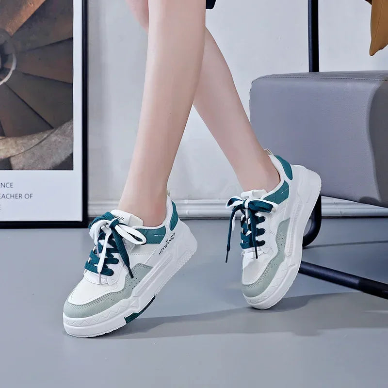 Tênis feminino YBQJOO em verde e branco, estilo sapatos plataforma chunky com design moderno e confortável