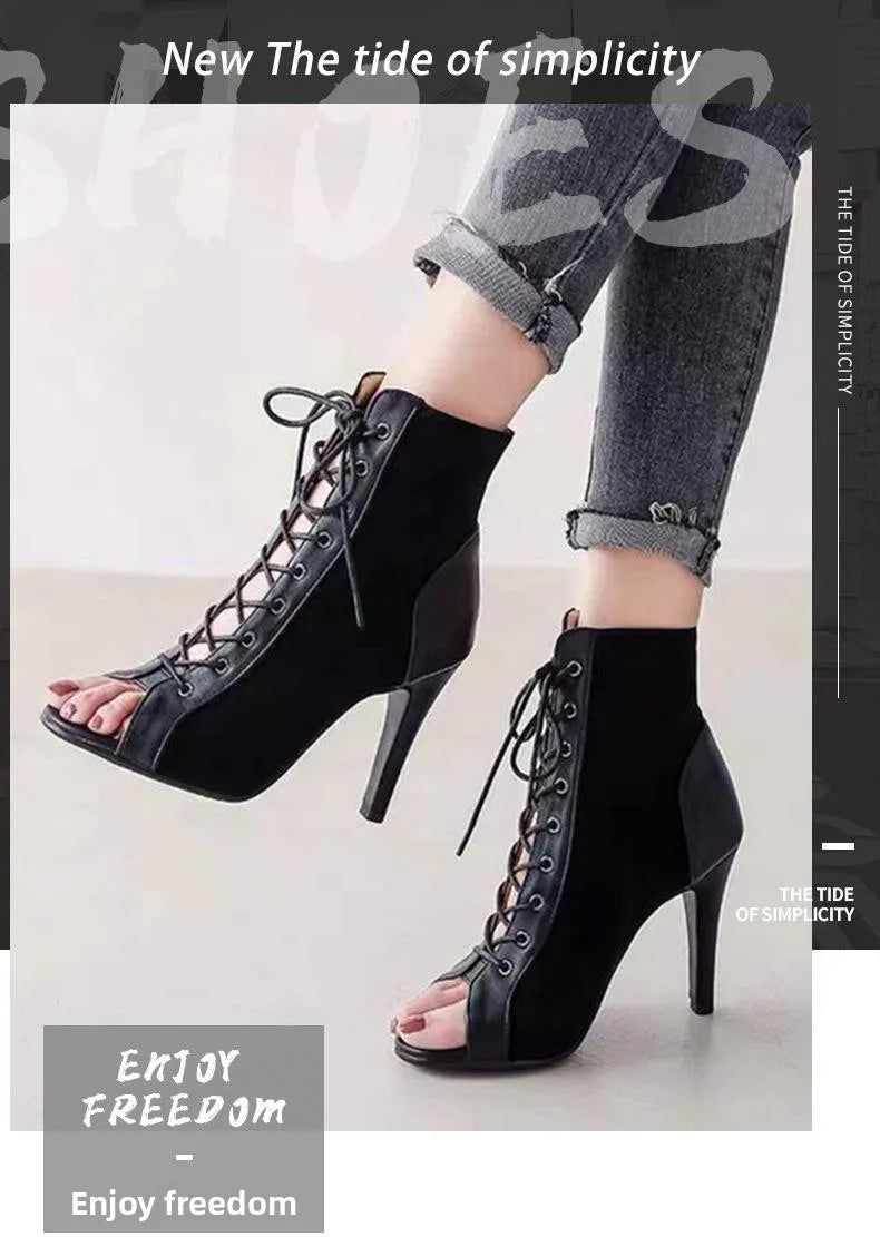 Sapatos feminino salto alto tiras cruzadas em preto com detalhes em laço e bico aberto