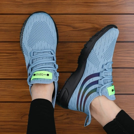 Tênis Esportivo Malha Respirável com Almofada em azul com detalhes coloridos para conforto e estilo