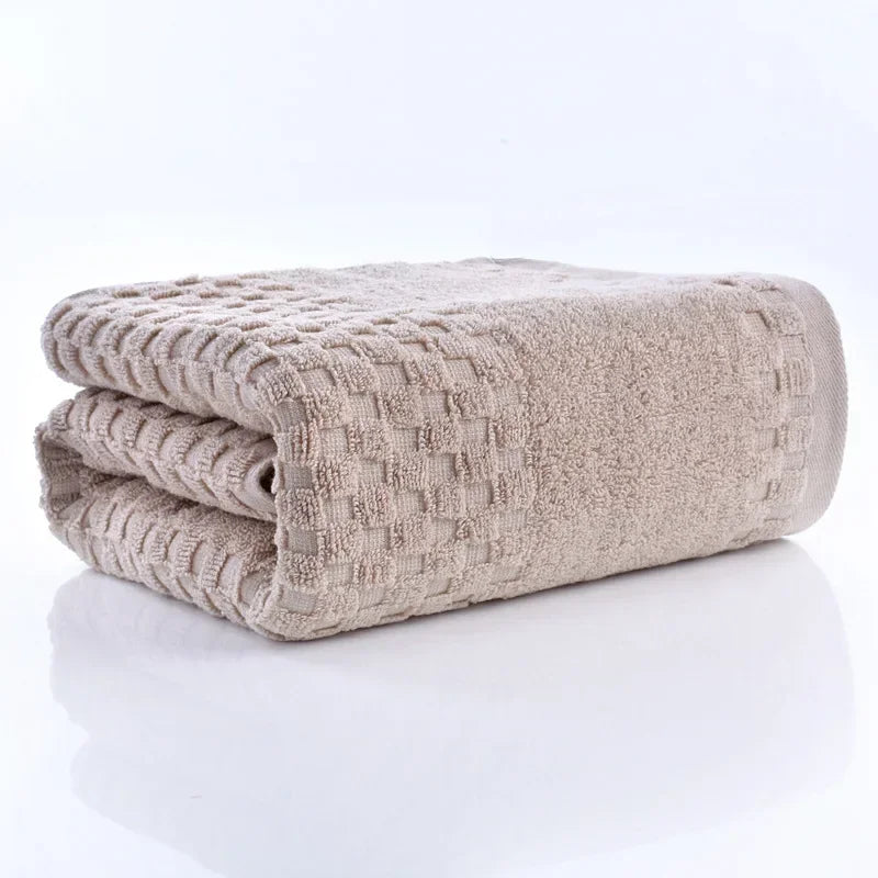 Toalha de banho absorvente universal em tom neutro, perfeita para uso diário e conforto
