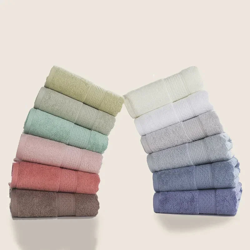 Toalhas de banho empilhadas em várias cores, toalha superabsorvente macia, ideal para uso diário