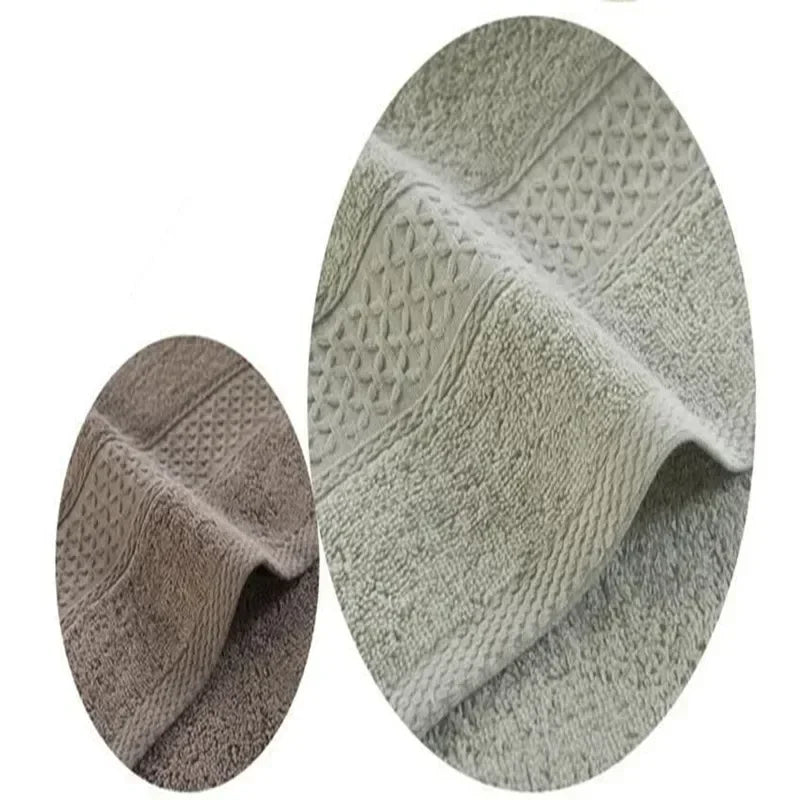 Toalhas de banho superabsorventes macias em diferentes tons para conforto e secagem rápida