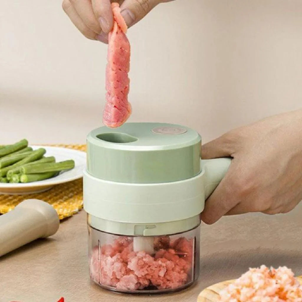 Picador elétrico de legumes DAFUSHOP apresentando um triturador de alho com USB em uso