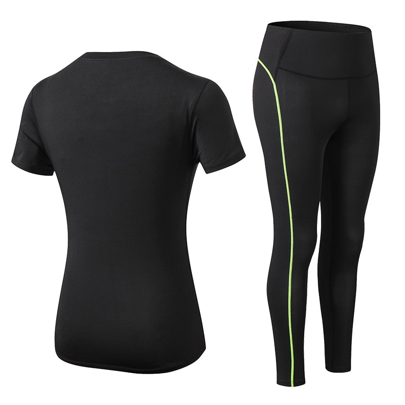 Conjunto de ioga manga curta em preto com detalhe em verde, ideal para exercícios e prática de yoga