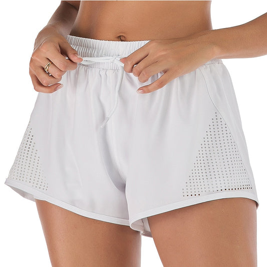 Short fitness feminino branco da SS COLOR FISH com detalhes em furo e cós ajustável