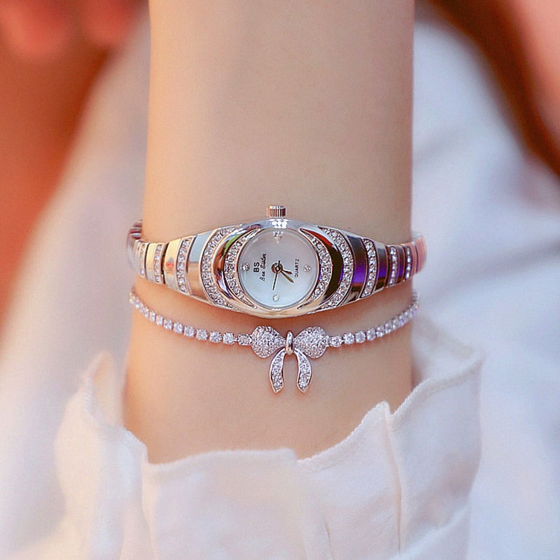 Relógio de aço inoxidável feminino BEE SISTER BS com detalhes brilhantes e pulseira decorativa de borboleta
